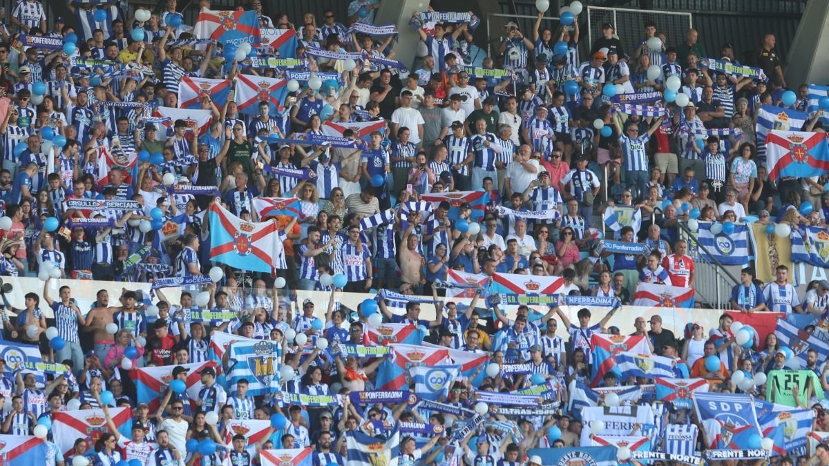 Después de quedarse a las puertas del ascenso, la afición vuelve a apoyar a su equipo.