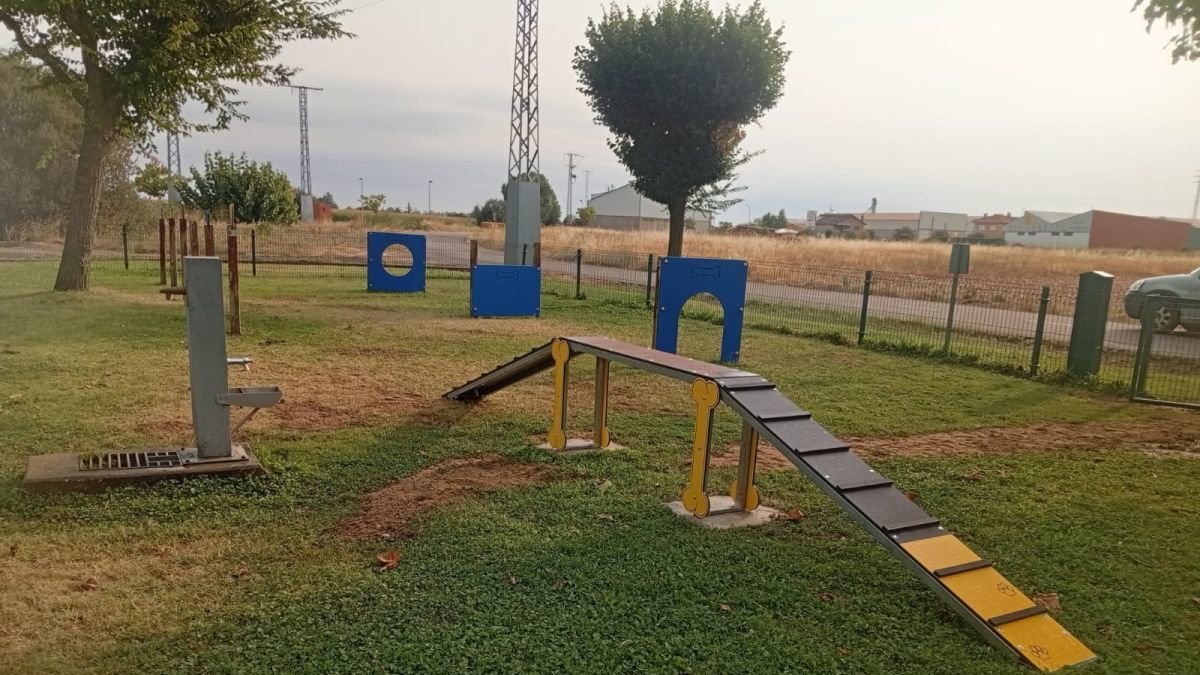 Santa María del Páramo amplía las áreas para perros