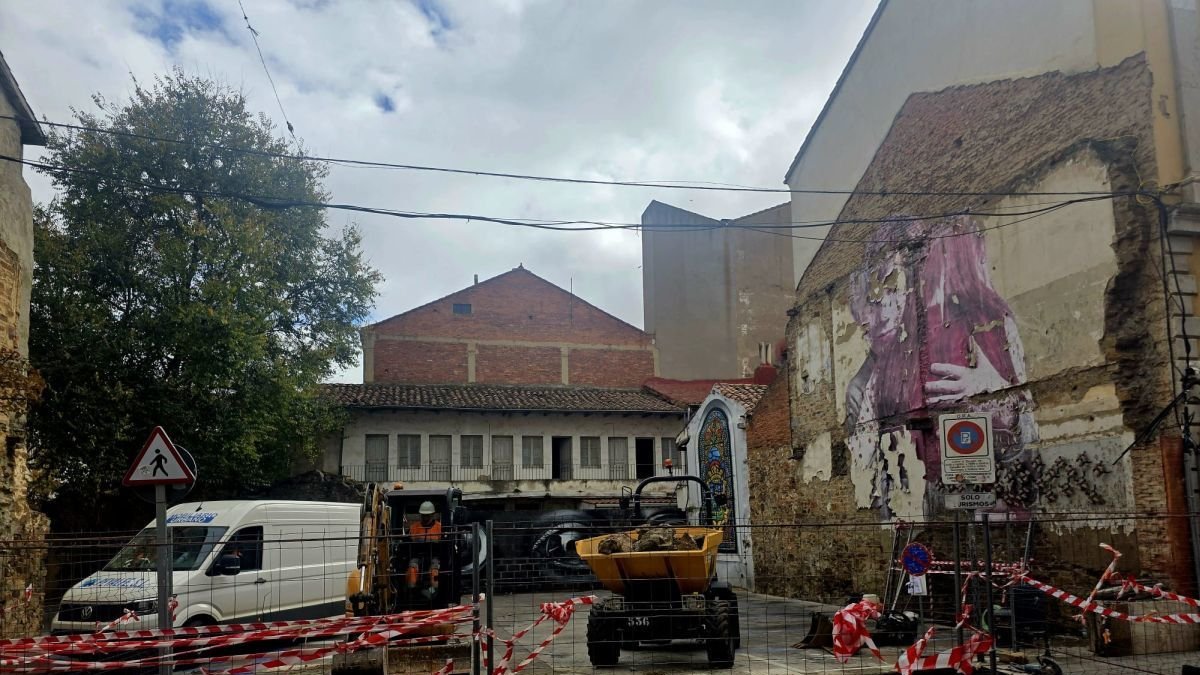 La Bañeza adjudica 2 contratos de renovación y saneamiento