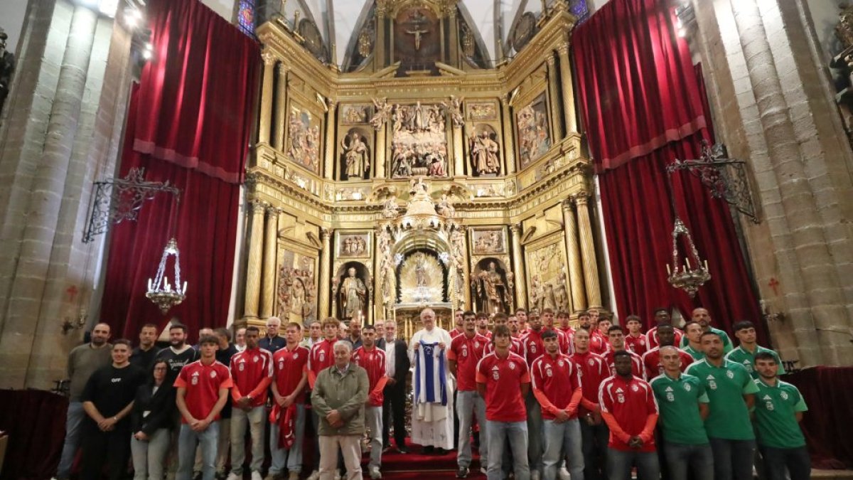 La Deportiva presenta sus intenciones a la patrona del Bierzo