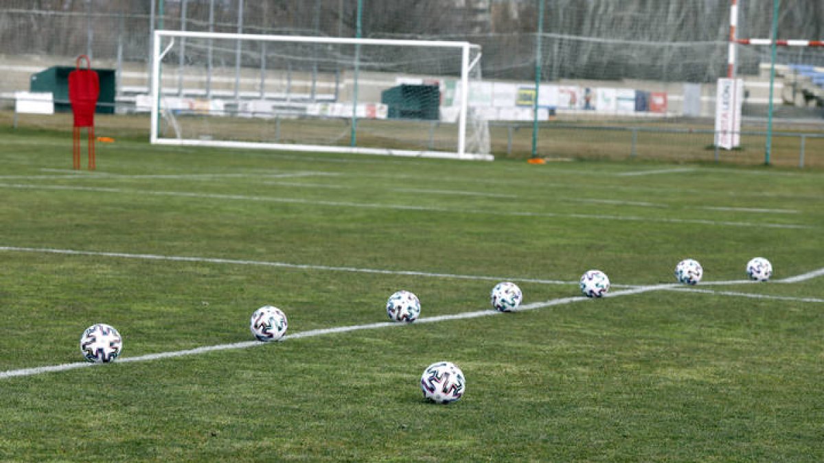 Campo de fútbol de la ciudad deportiva de la Cultural y Deportiva Leonesa