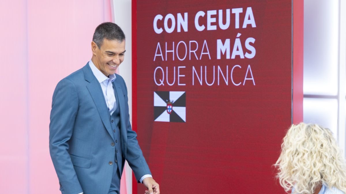 Pedro Sánchez a su llegada a la reunión de la Comisión Ejecutiva Federal del PSOE, este lunes, en Madrid.