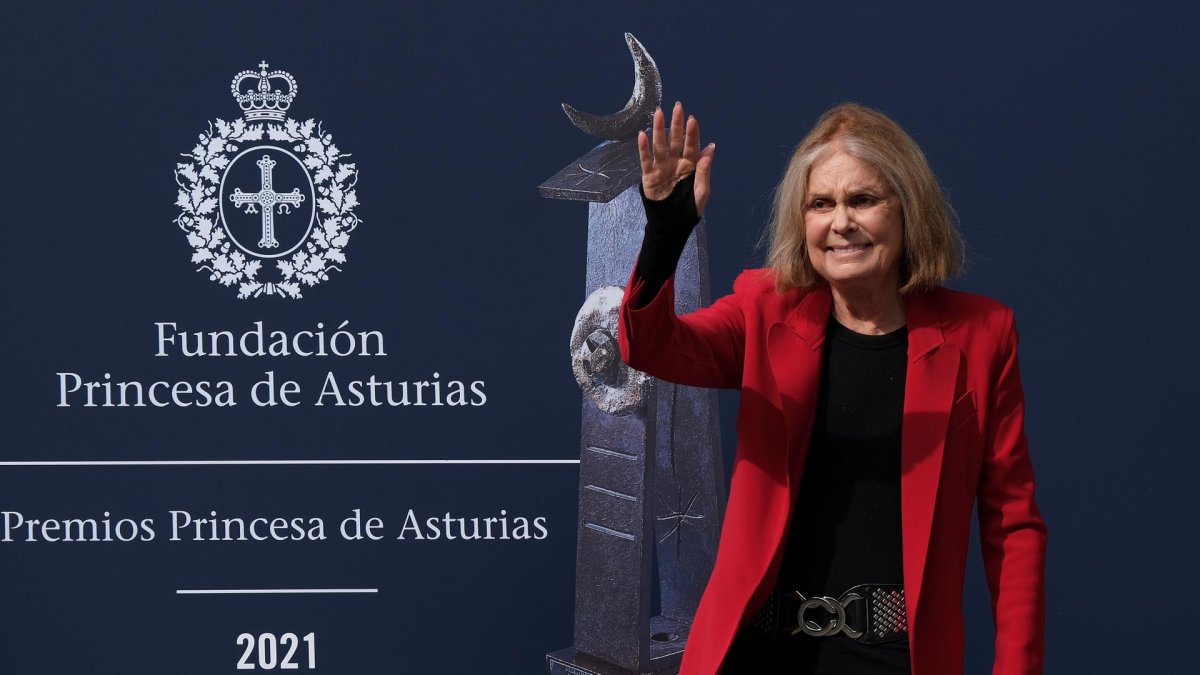 Imagen de 2021 de la periodista y escritora estadounidense Gloria Steinem. EFE/Paco Paredes.