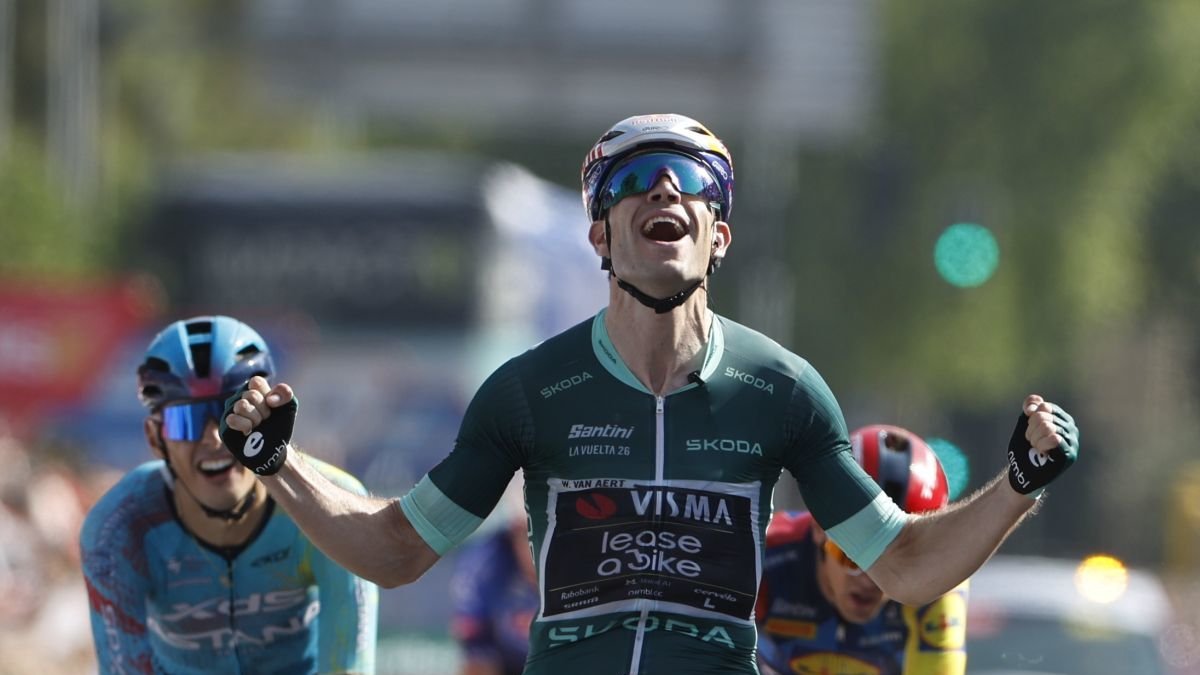 Van Aert festeja.
