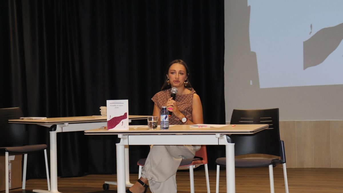 Andra Díez Moyano en la presentación de su libro.