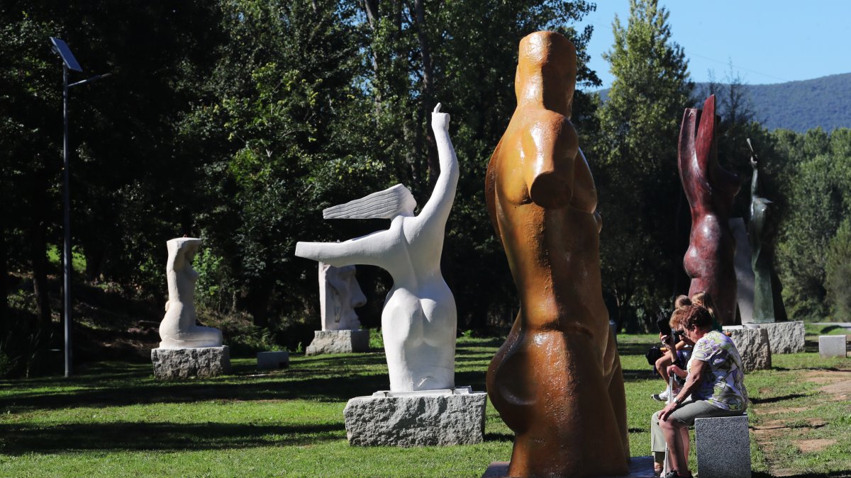 Las esculturas del espacio de escultura monumental al aire libre de Carracedelo