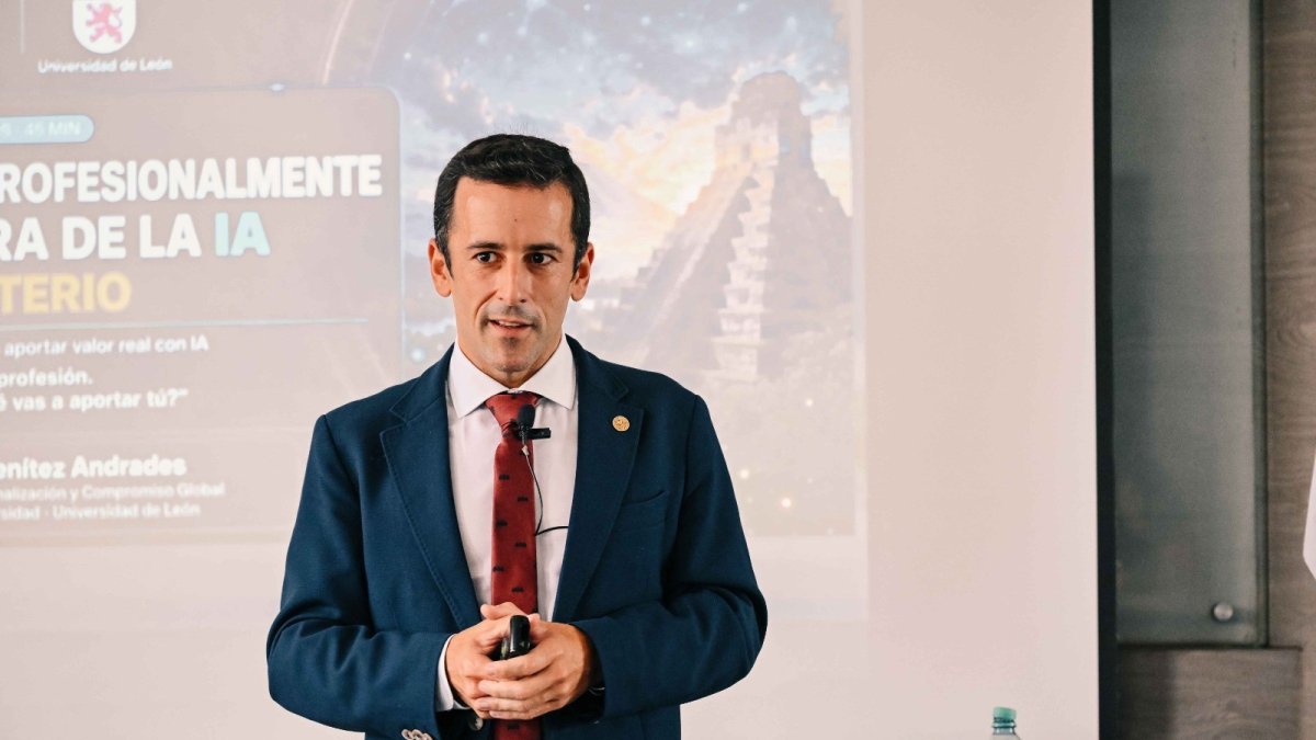 El vicerrector de Internacionalización y Compromiso Global de la ULE, José Alberto Benítez-Andrades, durante su visita a la Universidad de San Carlos de Guatemala.