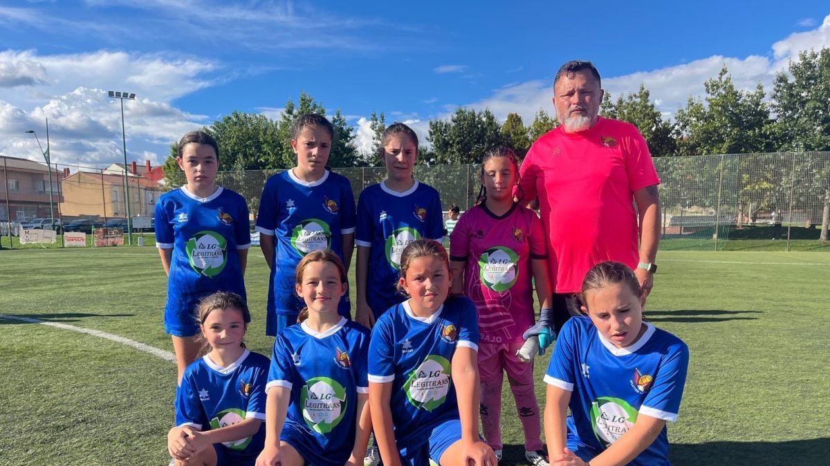El Atlético Trobajo femenino que compite contra niños.
