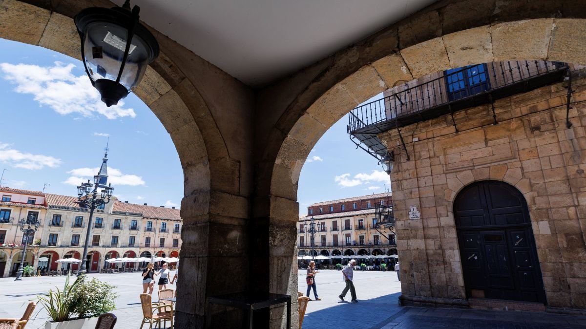 Soportales y fachadas centran el proyecto de la plaza Mayor.