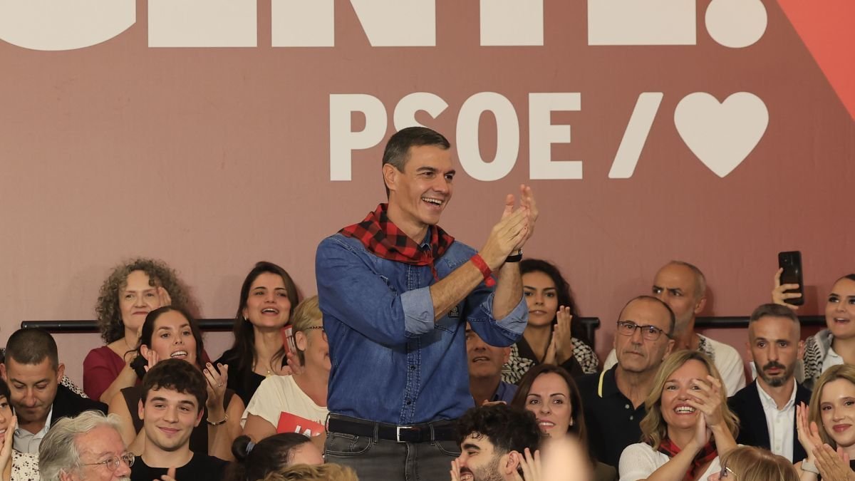 Pedro Sánchez durante un acto de precampaña en Zaragoza.