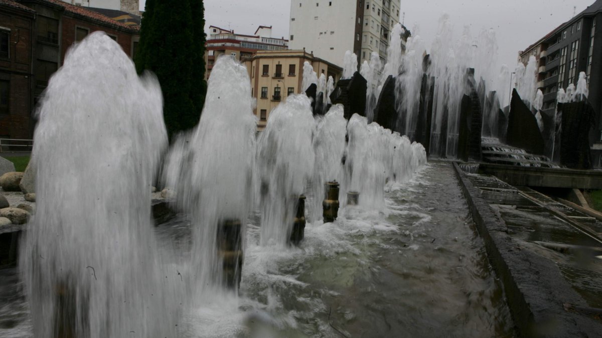 Imagen de la fuente de la plaza de Santa Ana.