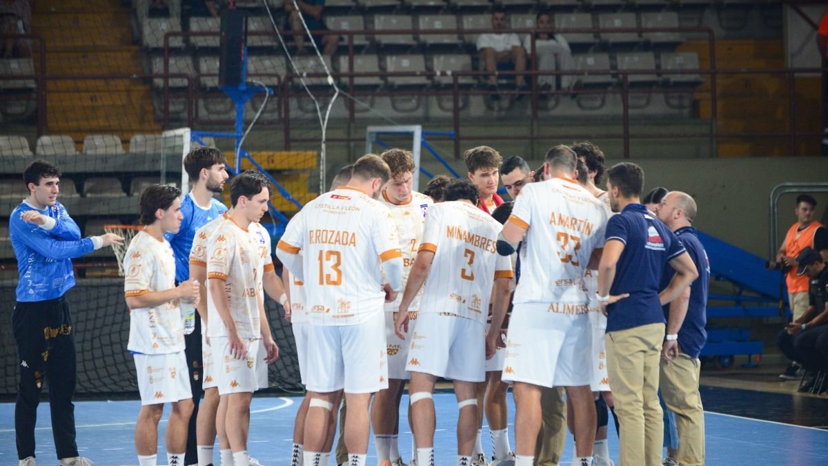 El Ademar debe ser una piña para intentar superar la reválida liguera ante Villa de Aranda.