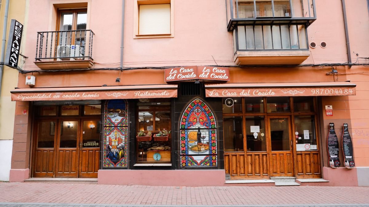 Manolo Ablanedo abre cada día las puertas de La Casa del Cocido (de martes a domingo) a una deliciosa y sabrosa propuesta gastronómica.