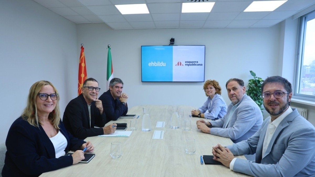 Delegaciones de Euskal Herria Bildu y Esquerra Republicana de Catalunya reunidas en Bilbao (archivo).