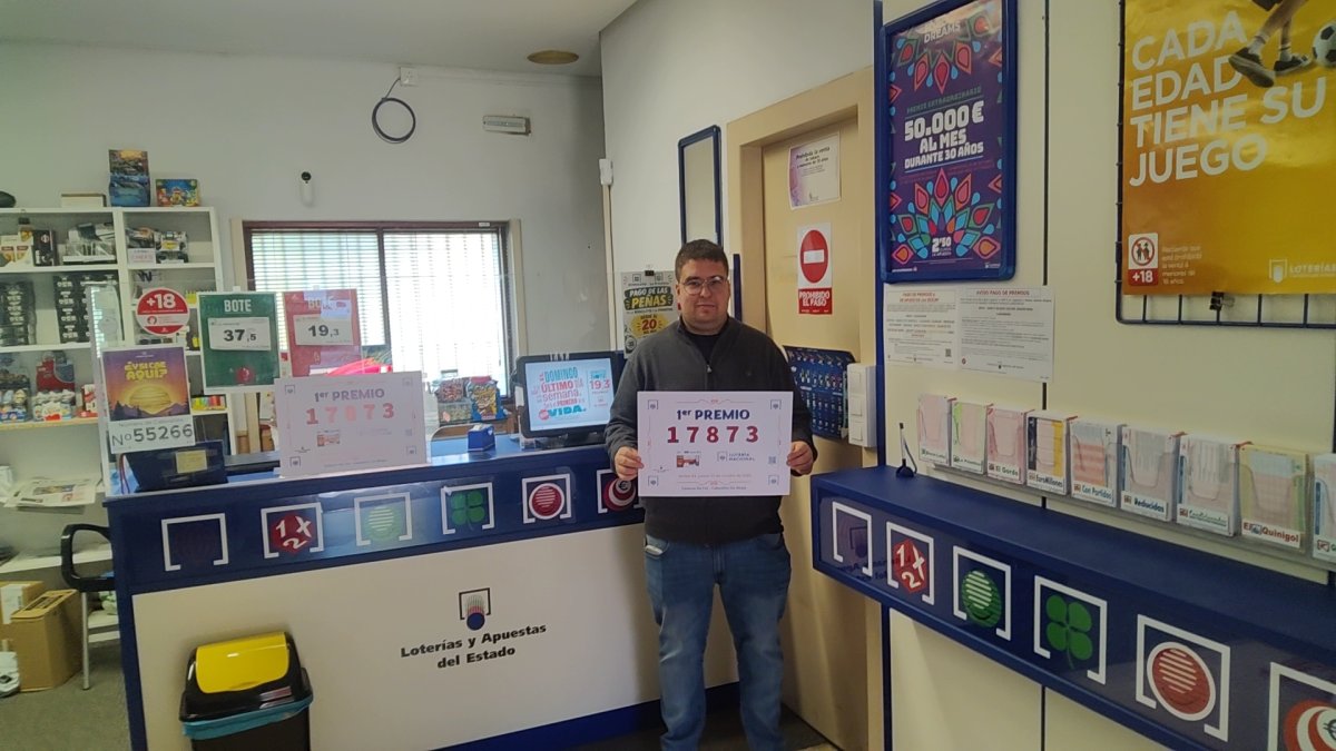 El lotero que ha repartido parte del primer premio de la Lotería Nacional.