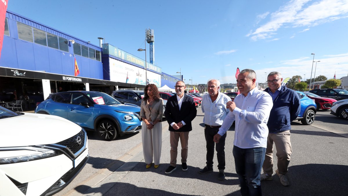 La Feria del Vehículo Nuevo, Km 0 y de Ocasión reúne más de 250 coches en el aparcamiento del Toralín