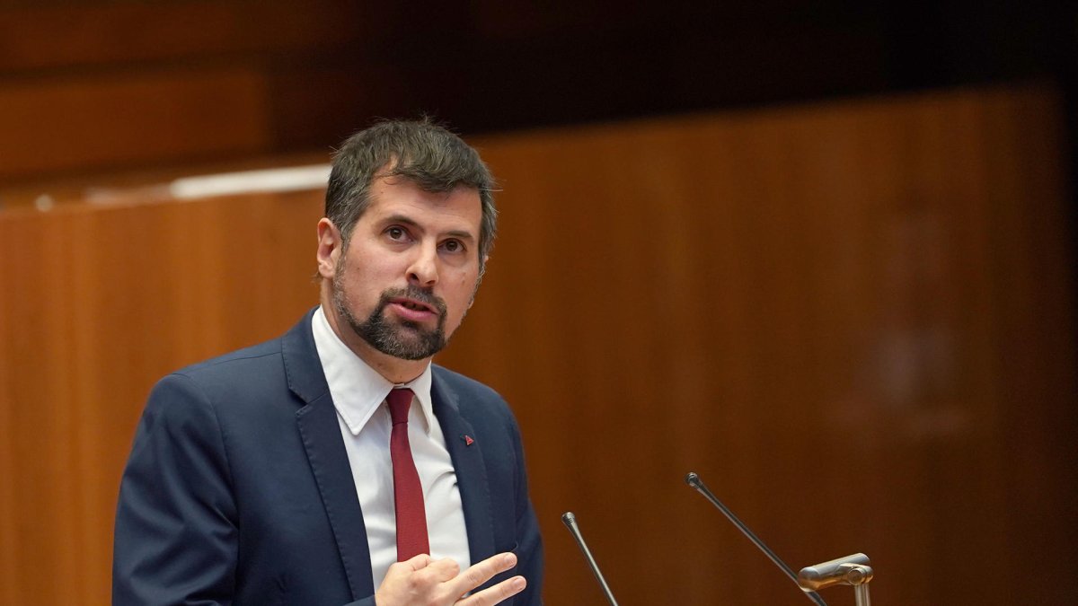 Imagen de archivo (26/03/2025) de Luis Tudanca, interviene en el debate de política general de Castilla y León. EFE/Nacho Gallego