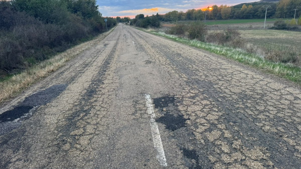 Los vecinos mantienen sus quejas por el estado de la carretera LE-213 antes de que comiencen las obras
