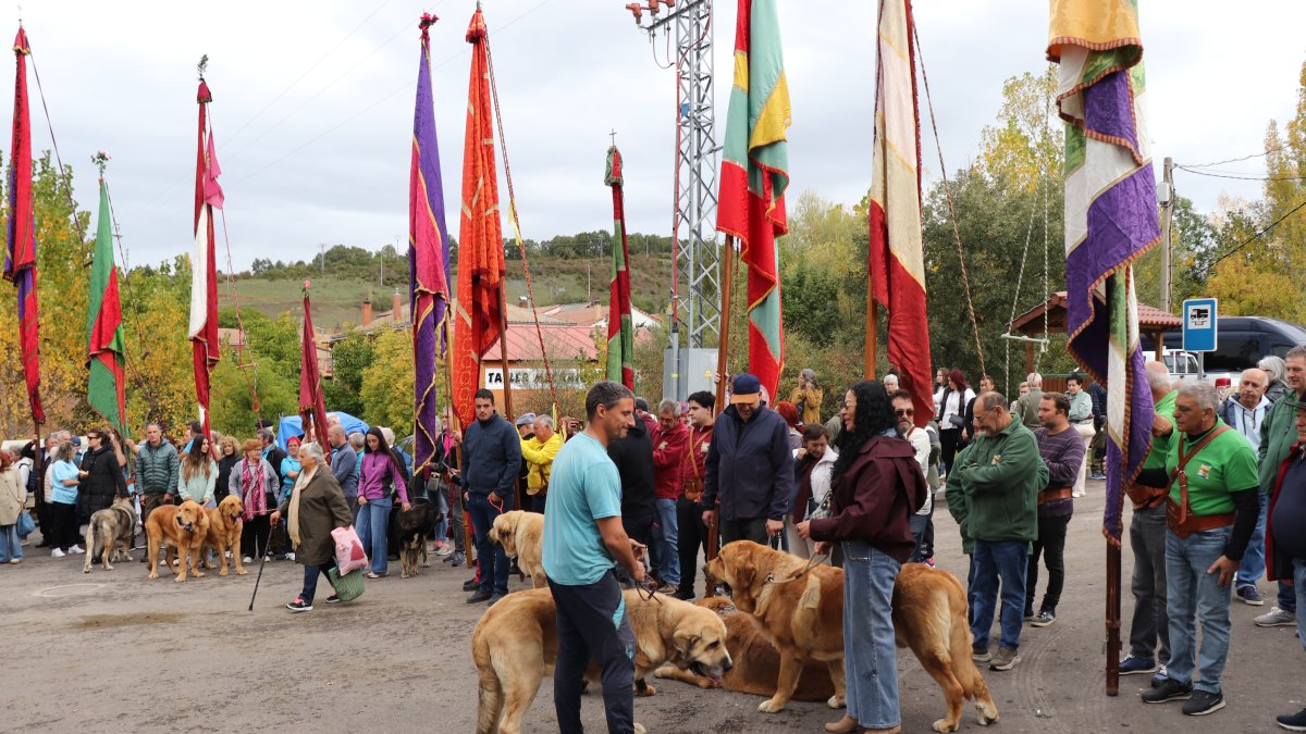 La comarca se vuelca con la XI feria que acoje Puente Almuhey