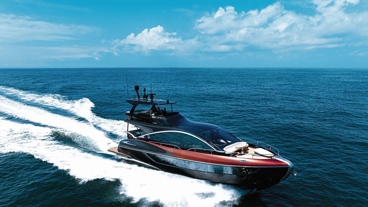 LY680, una evolución del primer yate de lujo (LY650) firmado por Lexus, símbolo de los esfuerzos de la marca por ir más allá del automóvil . LXY