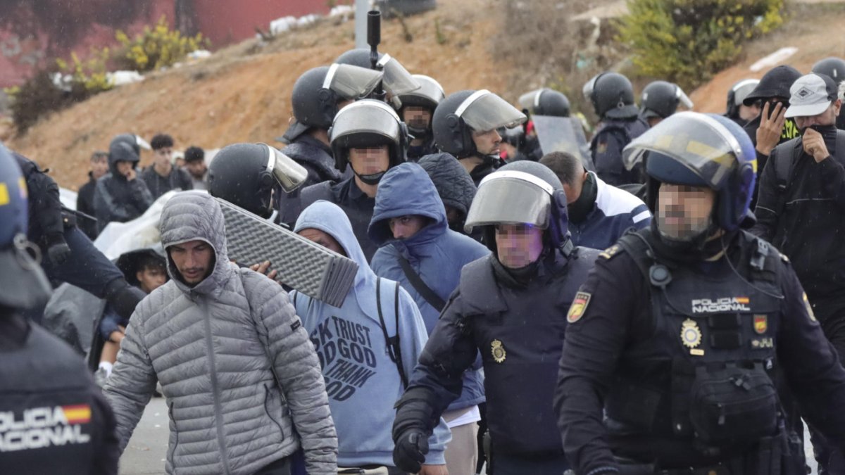 La Policía desmantela los asentamientos de migrantes más numerosos en Ceuta