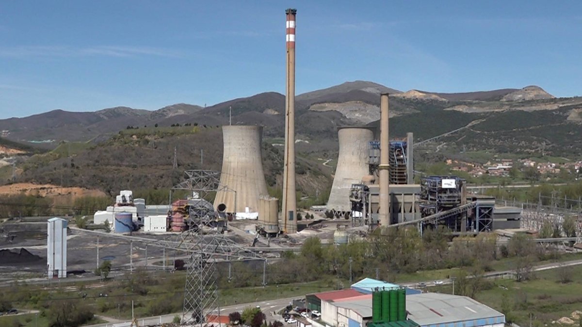 Imagen de la parcela donde se ubicaba la térmica, actualmente ya desmantelada, en el polígono de La Robla.