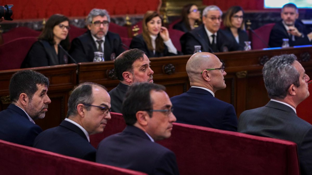 Imagen de los líderes independentistas acusados por el proceso soberanista catalán durante el juicio en 2019. EFE/Emilio Naranjo ***POOL***.