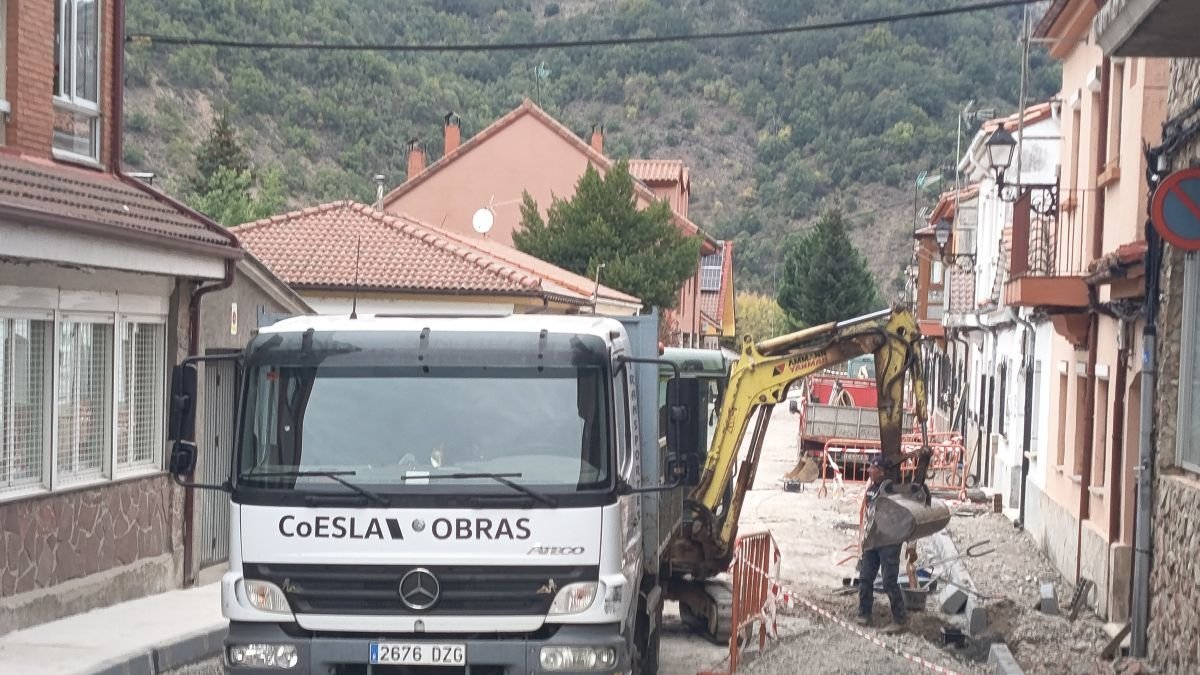 Cistierna acomete asfaltados en varias calles del municipio