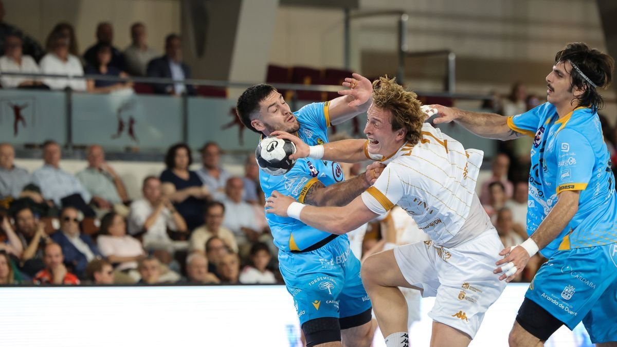 El sueco Lindqvist en un lance de partido contra el Villa de Aranda.
