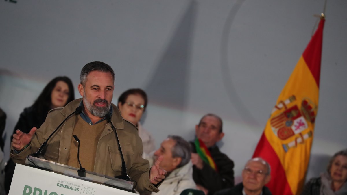 Abascal pide el voto en Ponferrada y pone a Francia "en llamas" como espejo