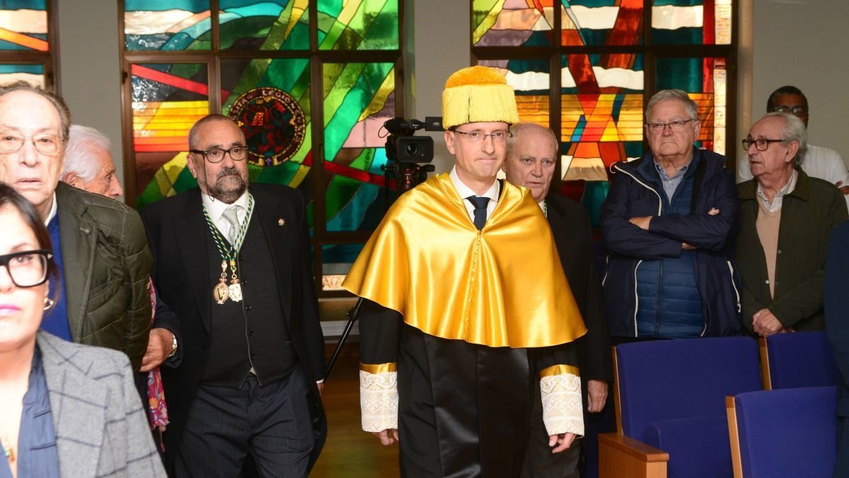 Hitos de la urología en León con laureles