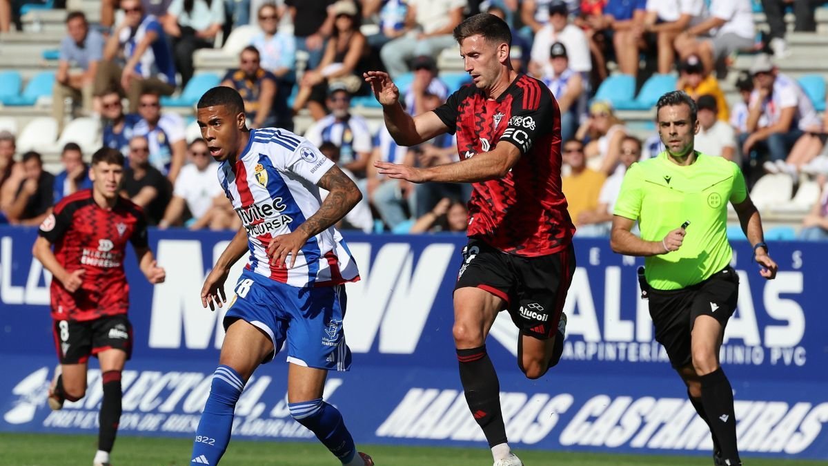 De León augura un partido físico para la SD Ponferradina