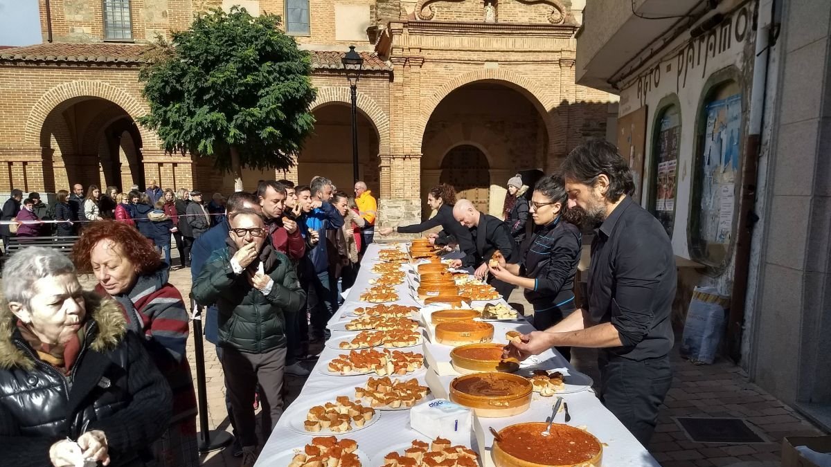 Santa María del Páramo revive el gusto por la tradición con la tapa del ajo