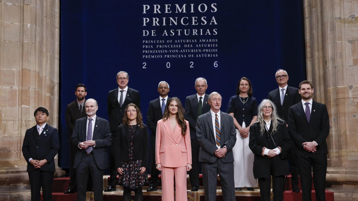 La princesa de Asturias entrega las insignias a los premiados en solitario por primera vez