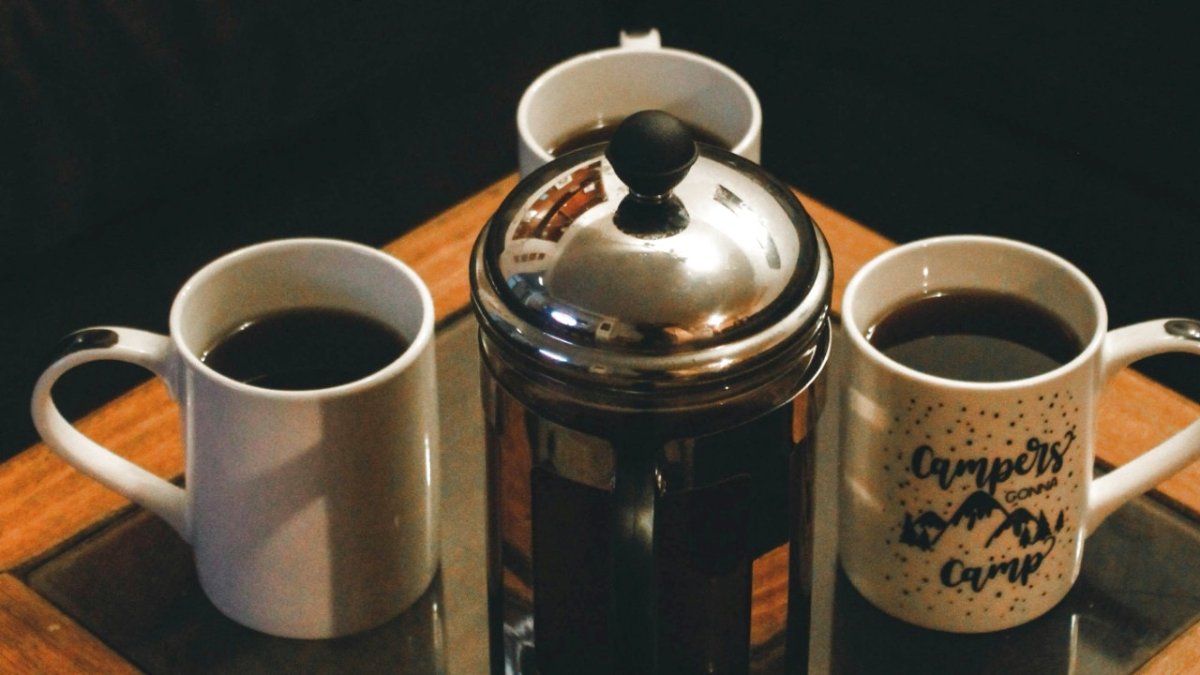 La cafeína que tomas no está solo en el café: así se acumula sin que la cuentes