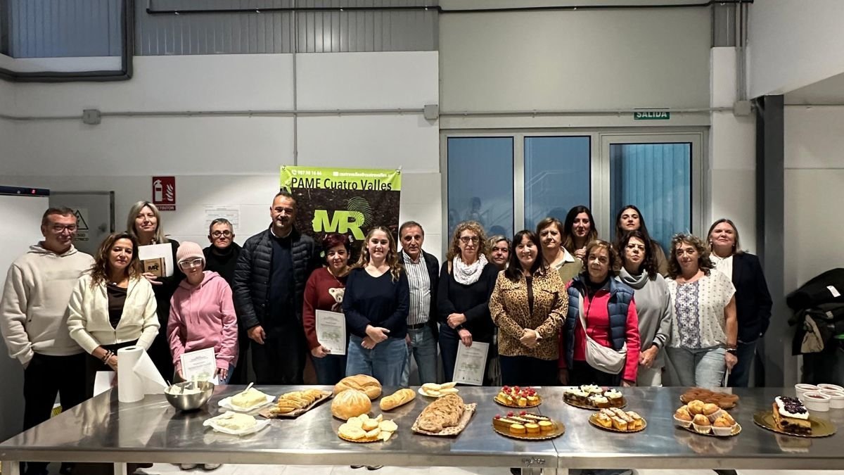 Quince mujeres completan en Huergas de Babia el curso de repostería de Cuatro Valles