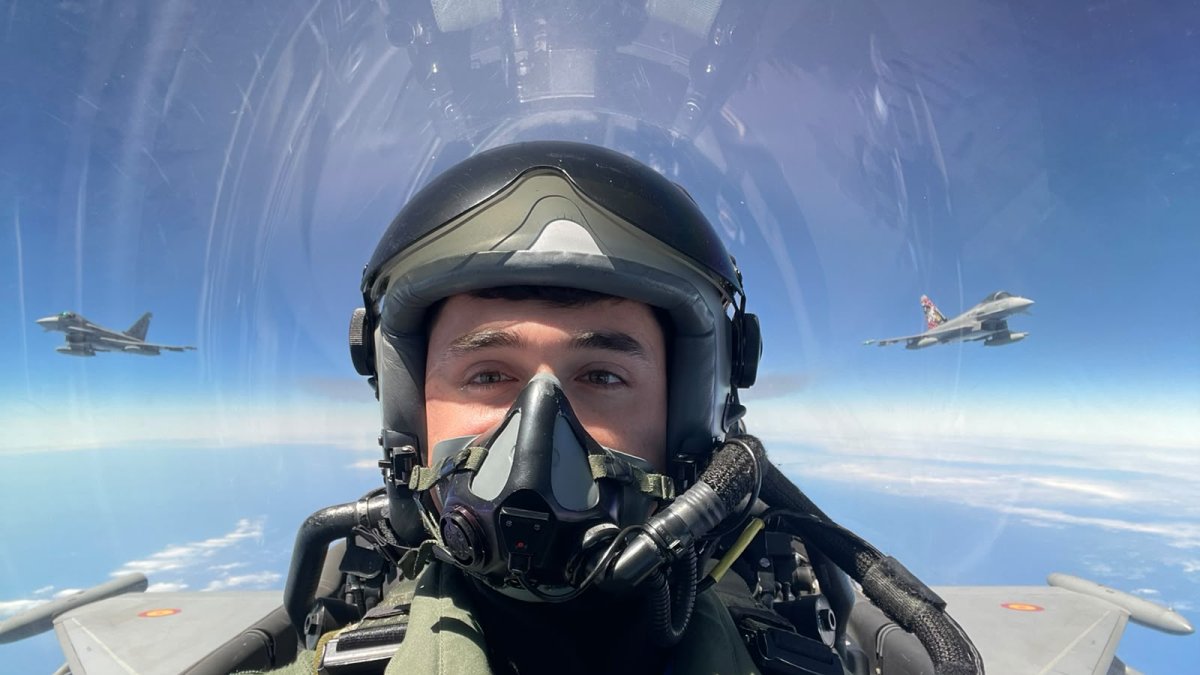 Marcelo Izquierdo Lorenzana, piloto leonés del Ala 14: «Si pasase el Eurofigther a velocidad supersónica reventaría la Catedral»