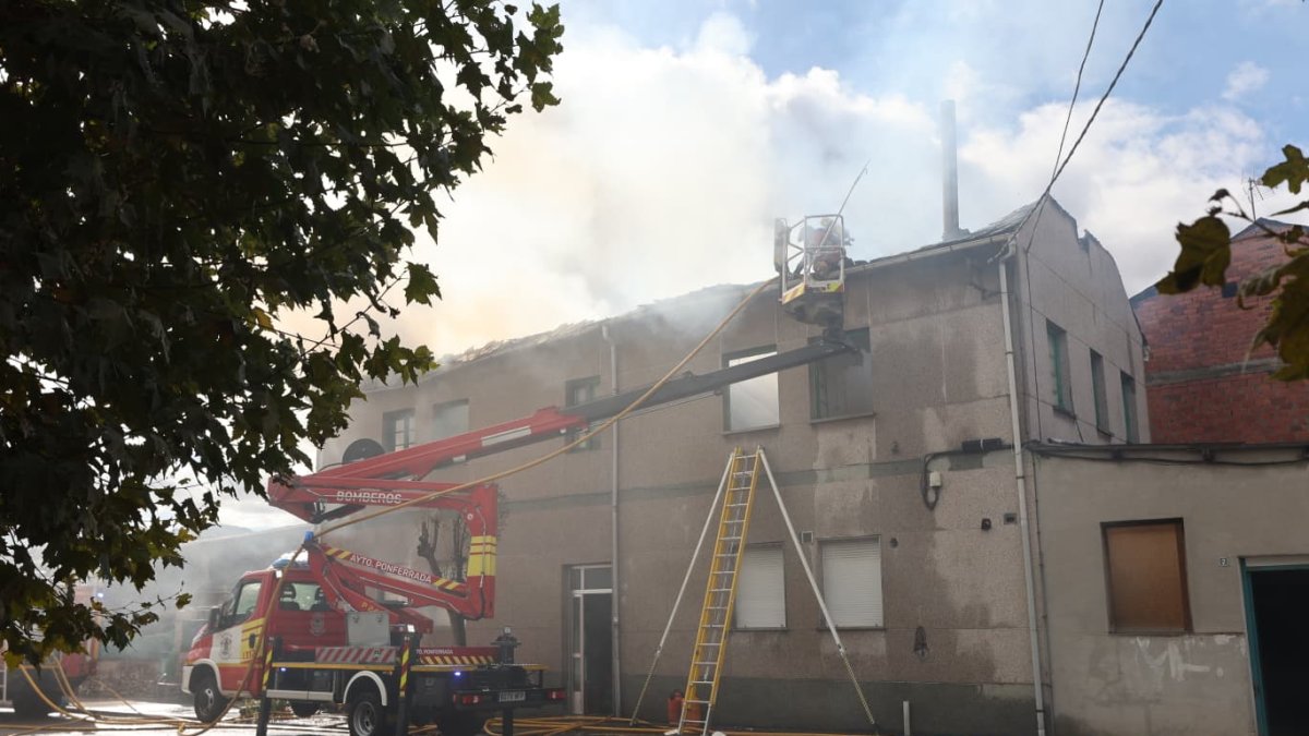 Un incendio causa graves daños en una vivienda del barrio de La Placa