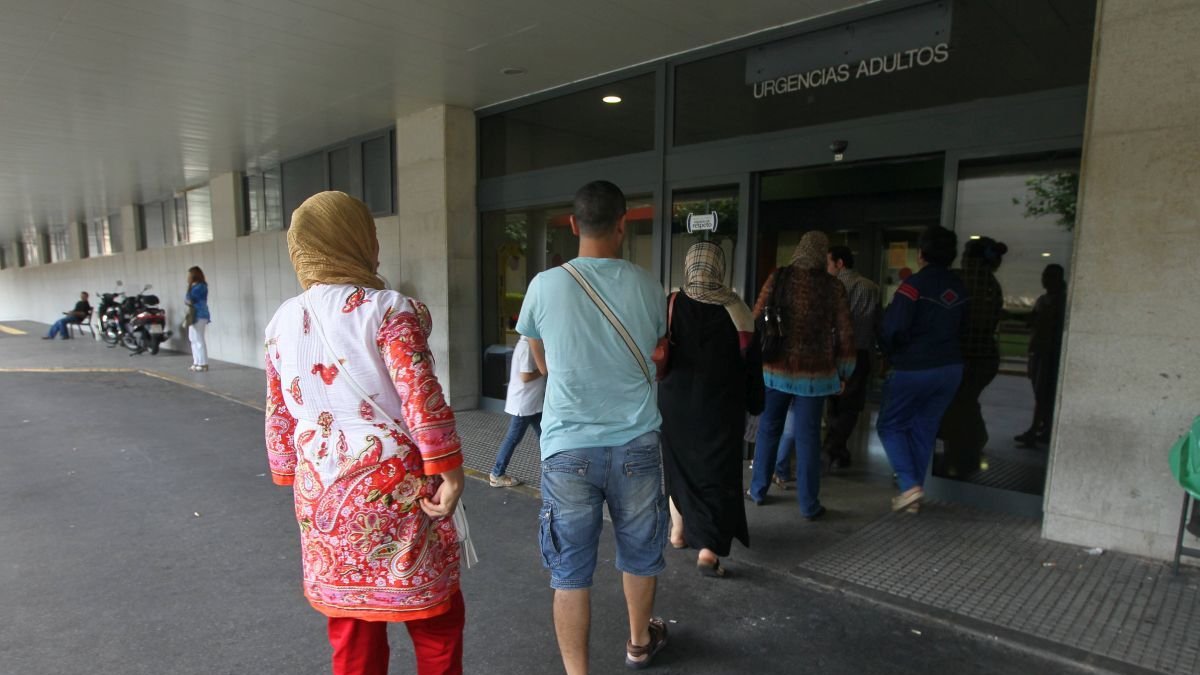 El bum de extranjeros, nuevo reto asistencial en León al sumar 4.700 tarjetas