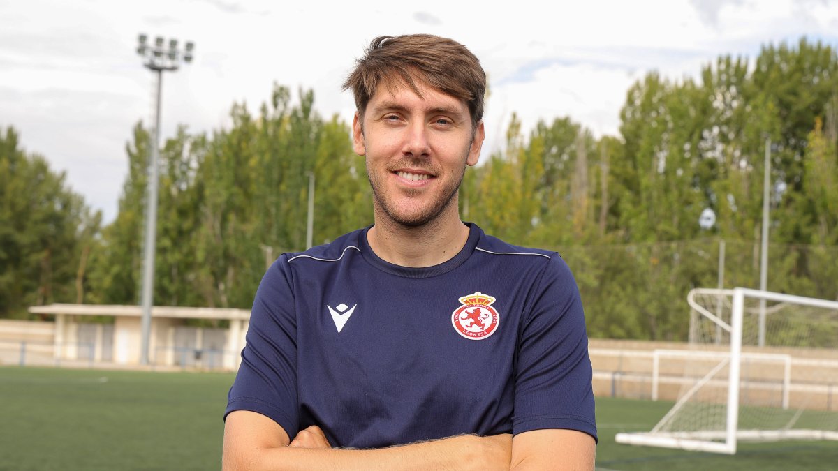 El técnico del filial José Antonio Portillo apunta a convertirse en el relevo de Jandro Castro si en algún momento el club leonés decide su destitución.