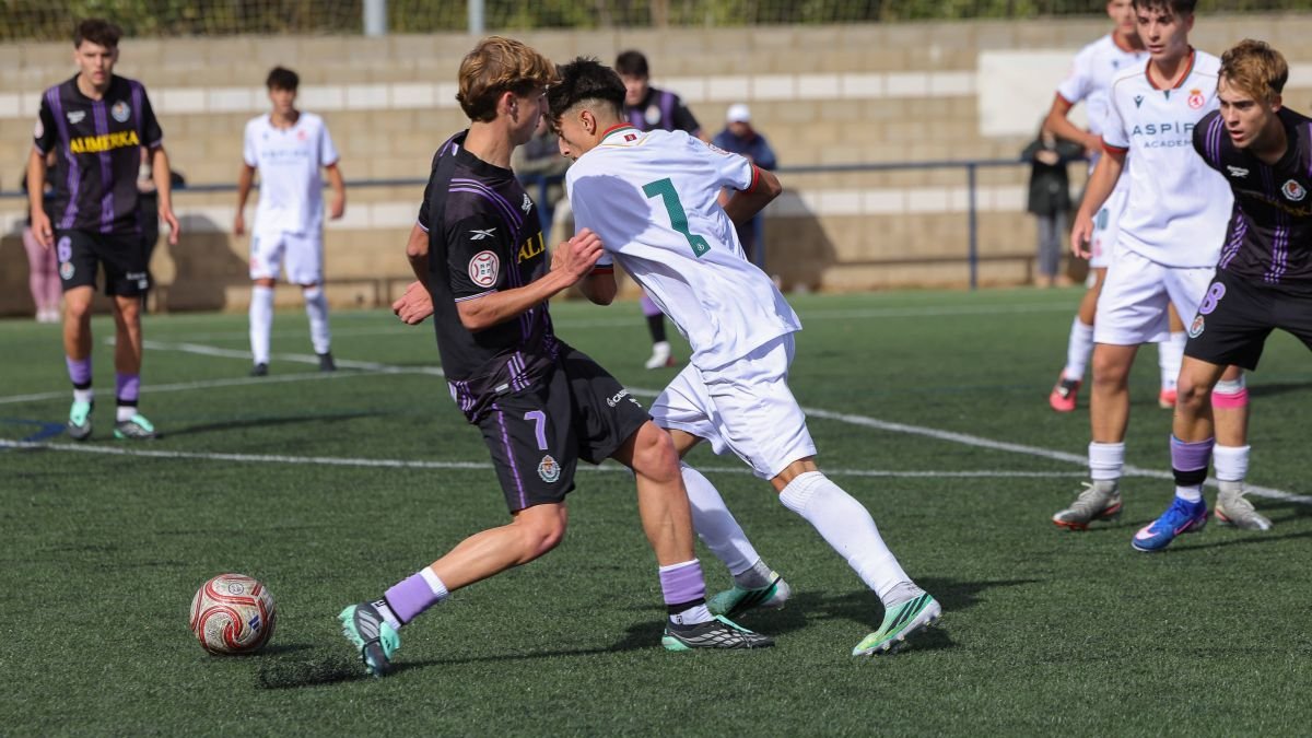 El Valladolid arrasa a la Cultural Leonesa juvenil y sigue líder intratable