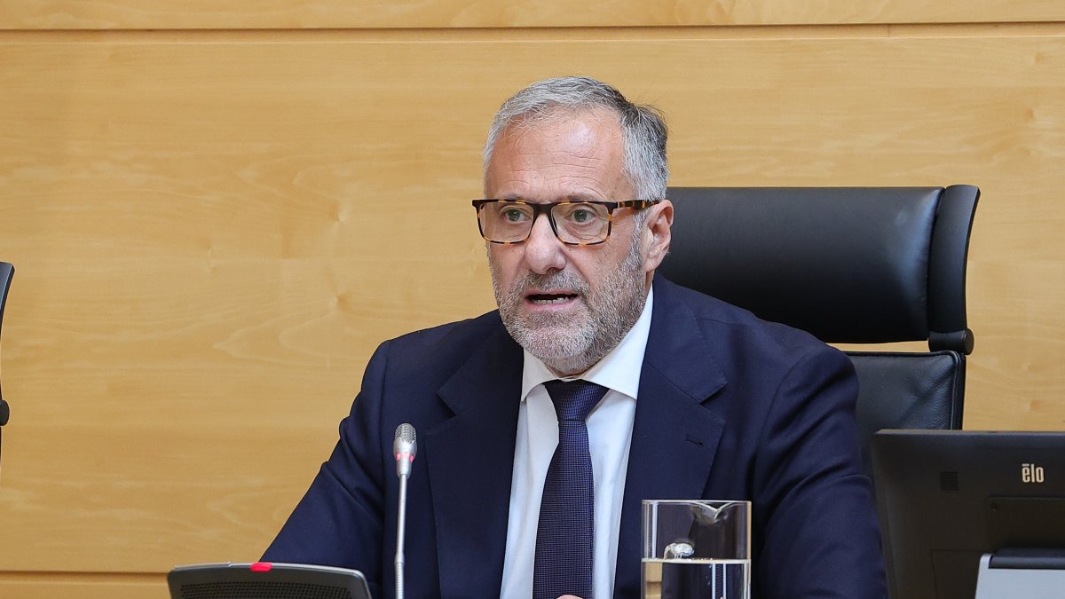 Pollán presenta en las Cortes un presupuesto de 457,6 millones destinados la familia y los jóvenes, la protección de la infancia y la eficiencia administrativa