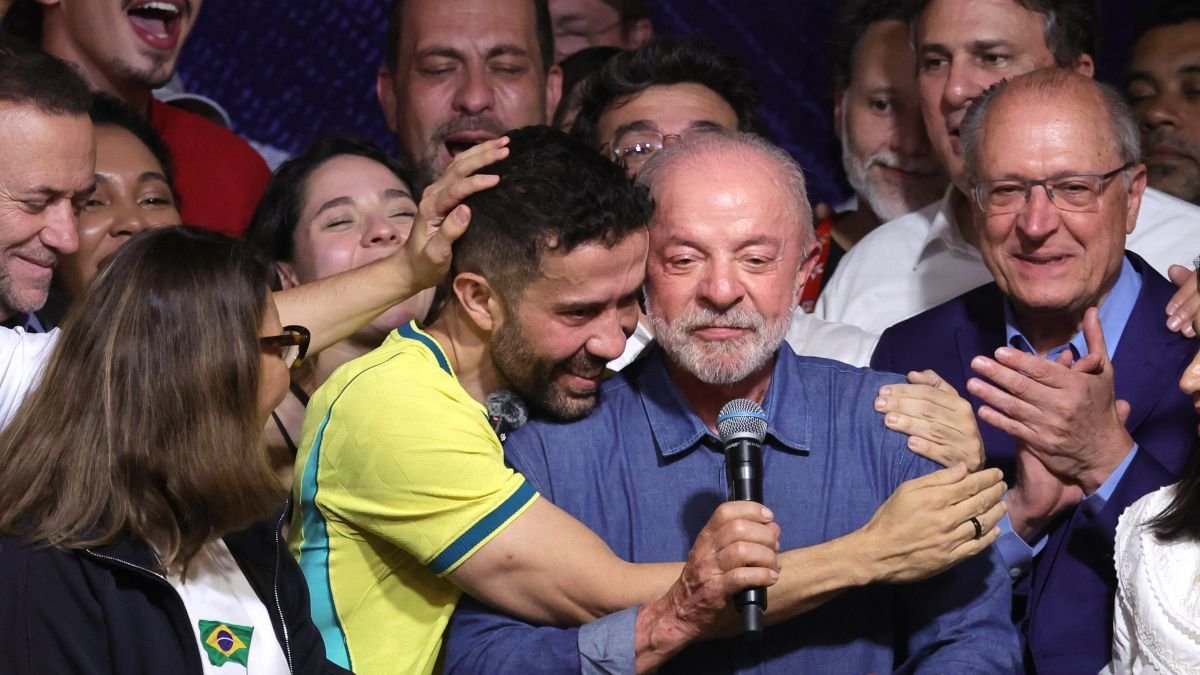 Lula durante un momento emotivo en su discurso tras conocer la victoria.