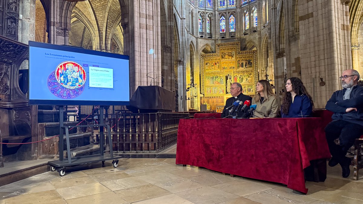 La Catedral de León «asoma al ciberespacio» con sus vidrieras