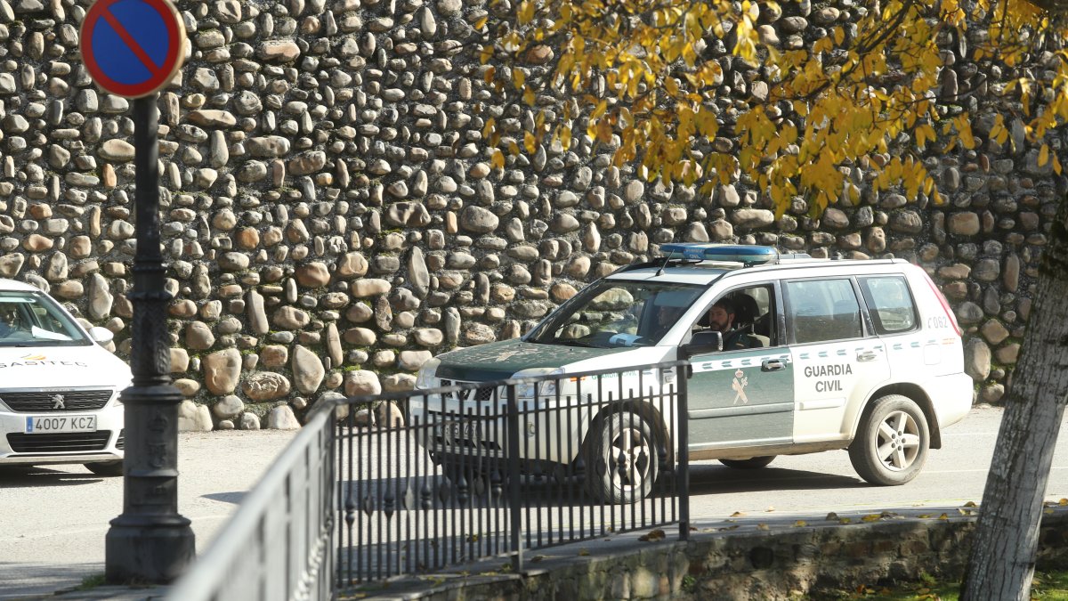 Seis detenidos en un operativo de la Guardia Civil en una casa rural de Molinaseca