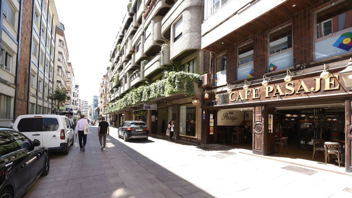Alfonso V es una de las calles de León en las que las cámaras están encendidas pero no sancionan, por ahora.
