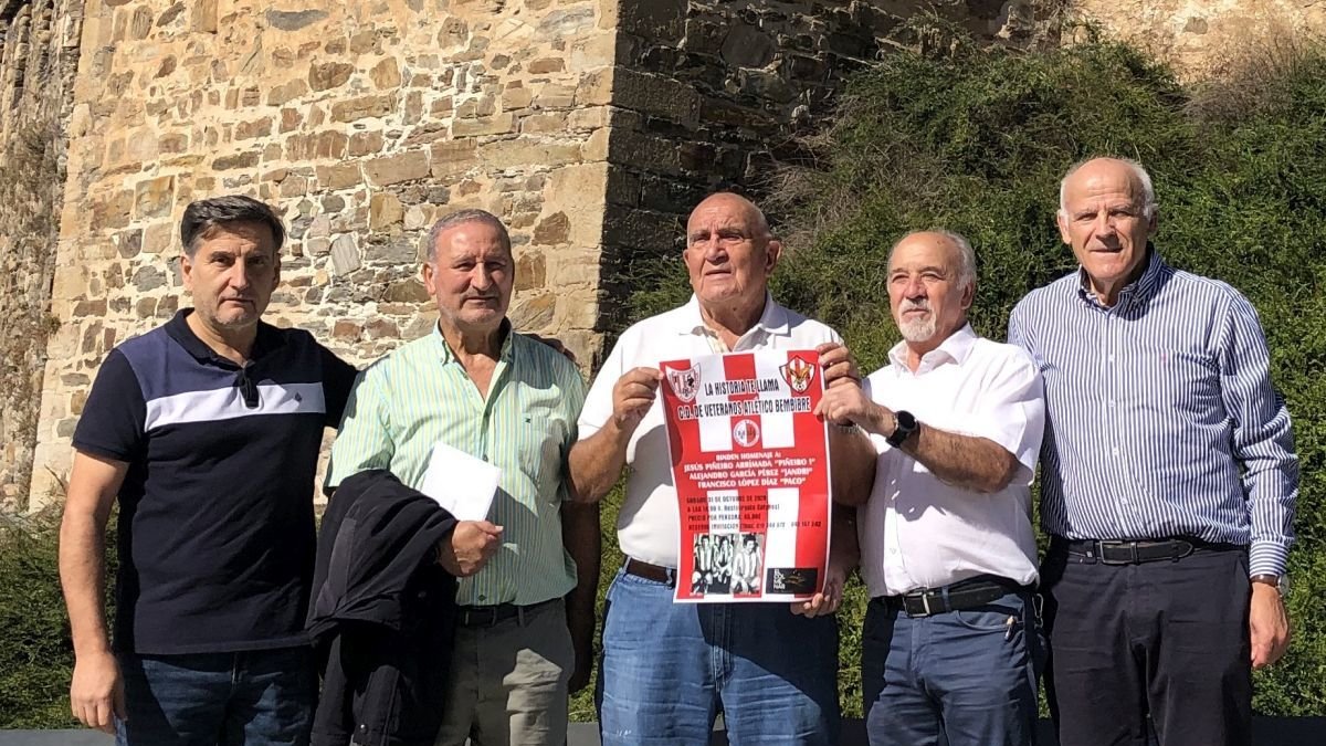 Homenaje de los Veteranos del Atlético Bembibre a Piñeiro I, Jandri y Paco