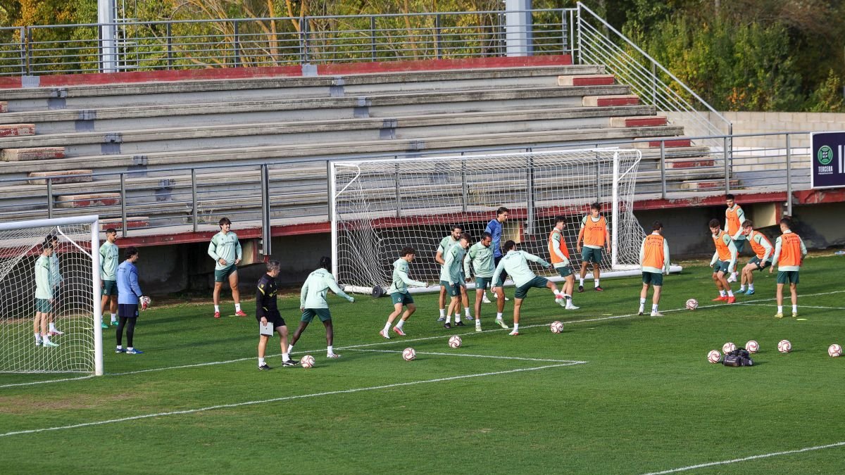 Entrenamiento de la Cultural en el Área Deportiva de Puente Castro.