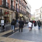 Comercios en la Calle Ancha de León.