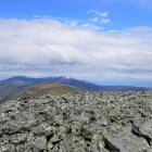 Panóramica de unos campos de piedras en la Sierra del Teleno, ubicación de la superficie a investigar.